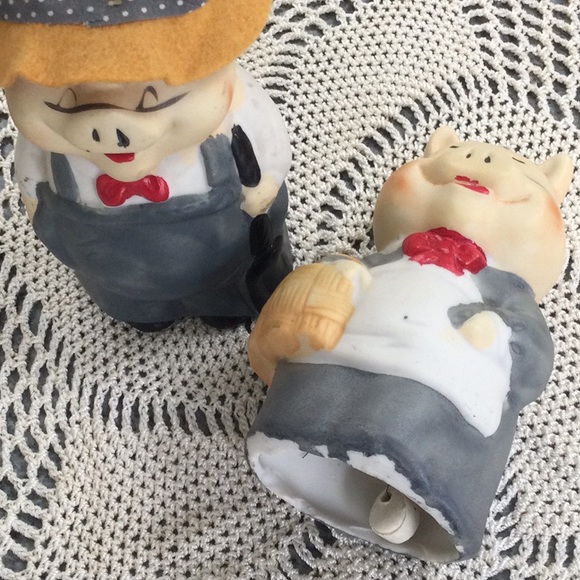 3 sets country salt and pepper shakers and one set farmer pig bells. - Picture 5 of 5